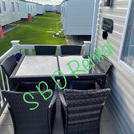 Summer Breeze Deluxe Caravan Rental Saint Osyth Екстериор снимка