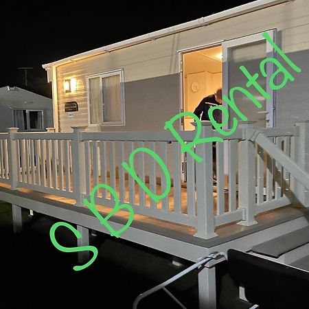 Summer Breeze Deluxe Caravan Rental Saint Osyth Екстериор снимка