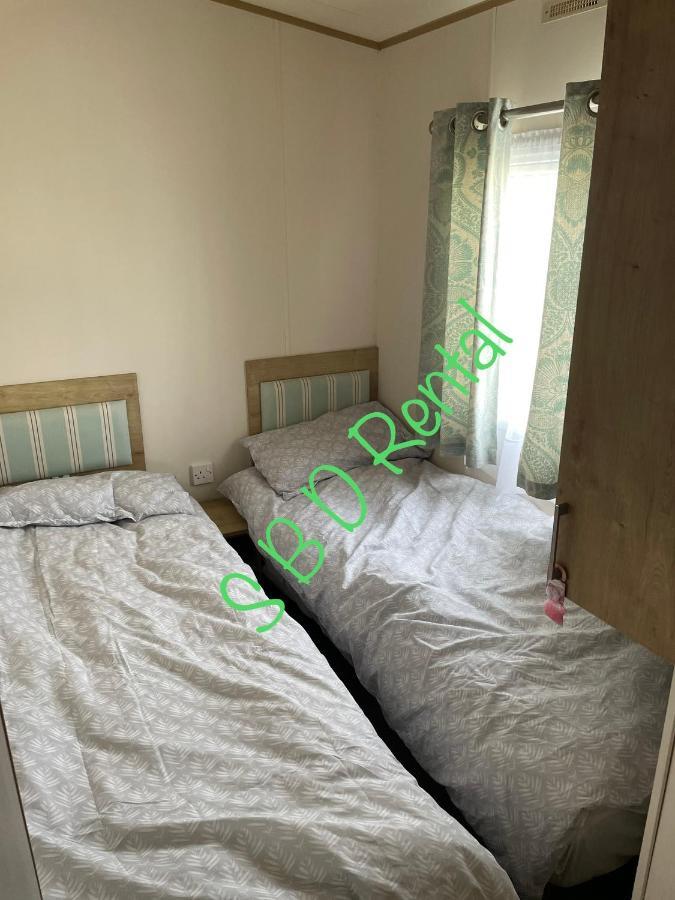 Summer Breeze Deluxe Caravan Rental Saint Osyth Екстериор снимка