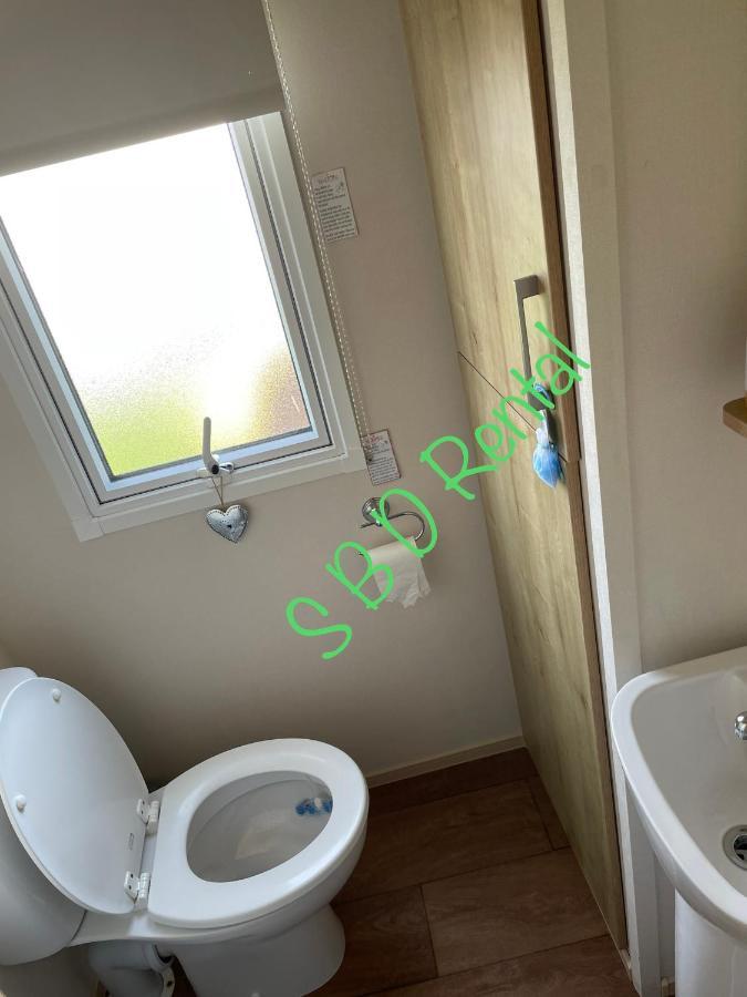 Summer Breeze Deluxe Caravan Rental Saint Osyth Екстериор снимка