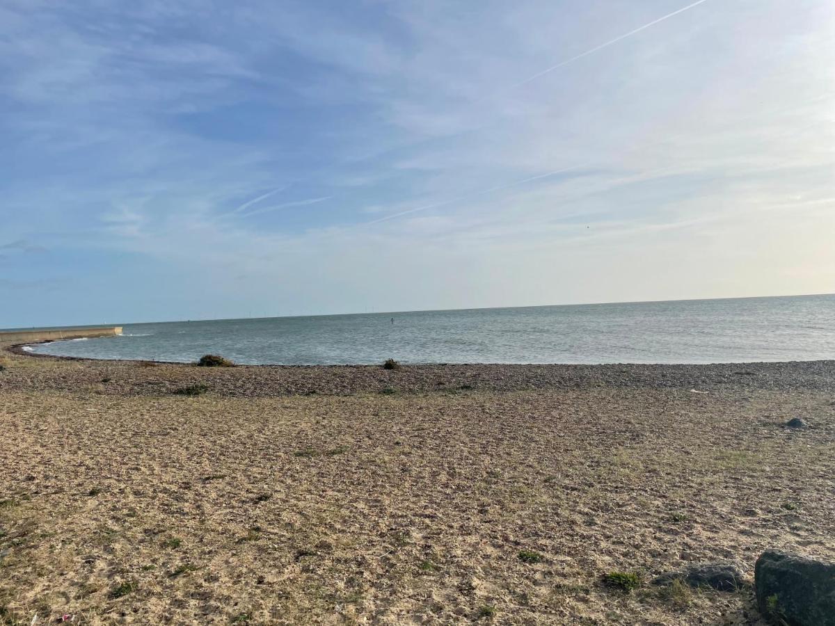 Summer Breeze Deluxe Caravan Rental Saint Osyth Екстериор снимка