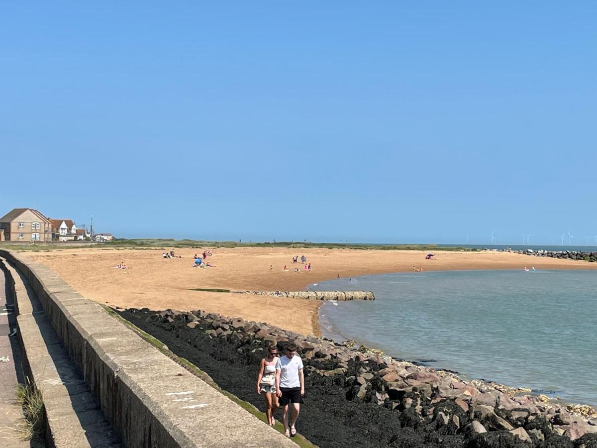 Summer Breeze Deluxe Caravan Rental Saint Osyth Екстериор снимка