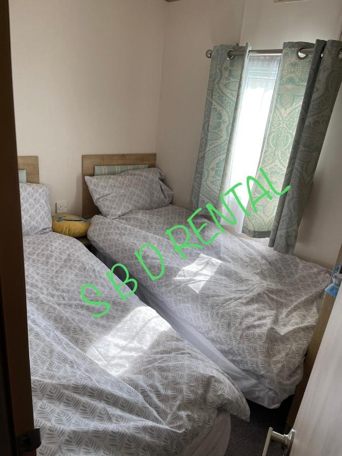 Summer Breeze Deluxe Caravan Rental Saint Osyth Екстериор снимка