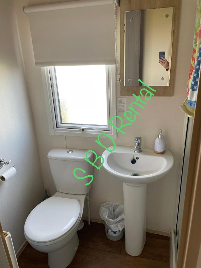 Summer Breeze Deluxe Caravan Rental Saint Osyth Екстериор снимка