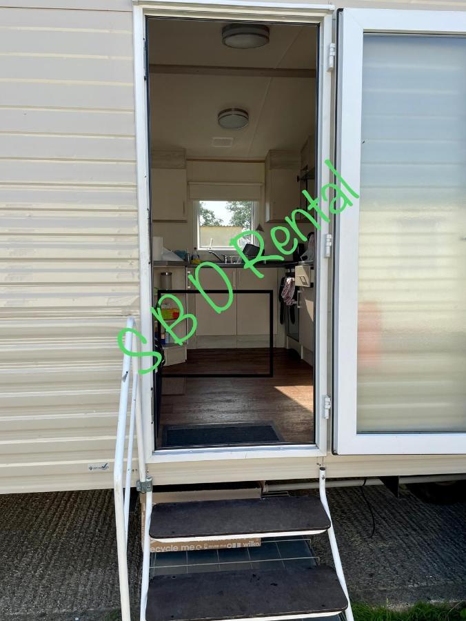 Summer Breeze Deluxe Caravan Rental Saint Osyth Екстериор снимка