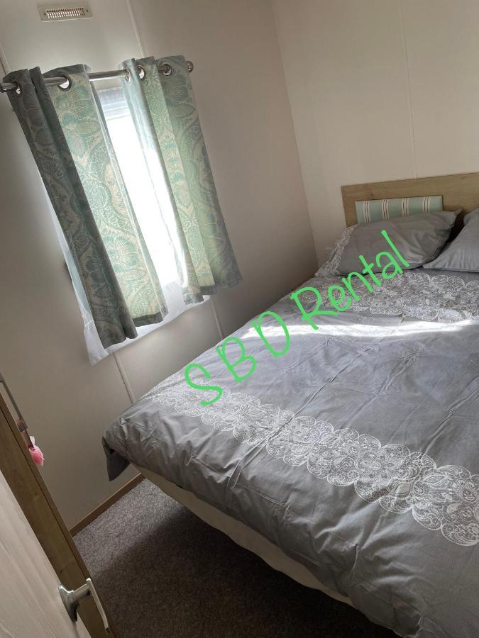 Summer Breeze Deluxe Caravan Rental Saint Osyth Екстериор снимка