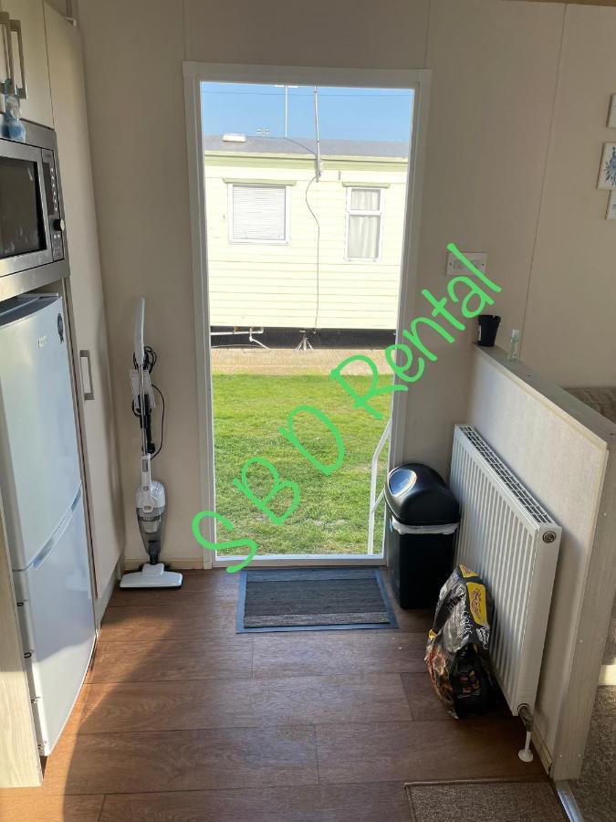 Summer Breeze Deluxe Caravan Rental Saint Osyth Екстериор снимка