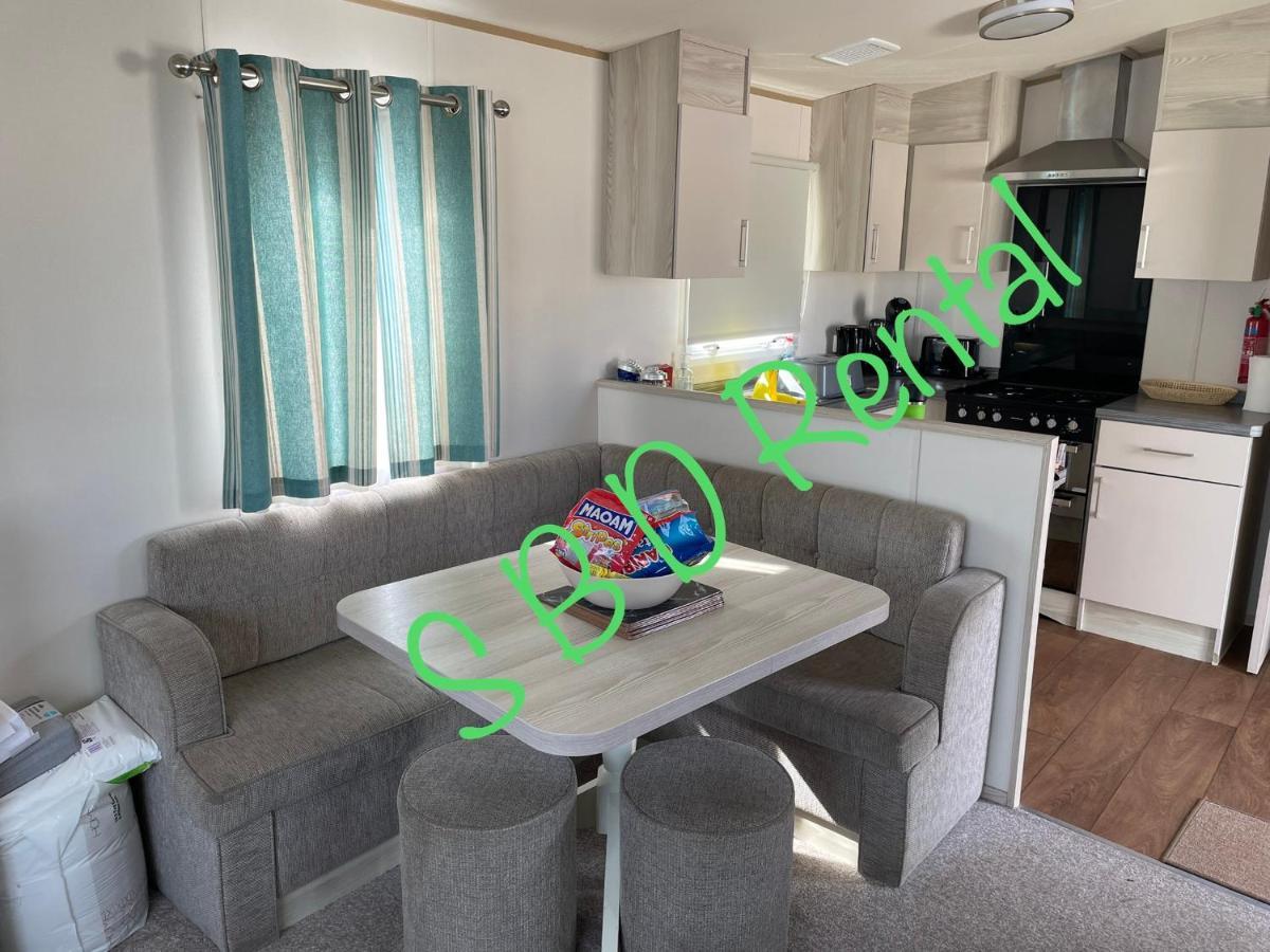 Summer Breeze Deluxe Caravan Rental Saint Osyth Екстериор снимка