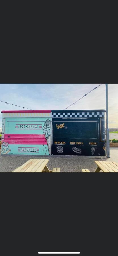 Summer Breeze Deluxe Caravan Rental Saint Osyth Екстериор снимка