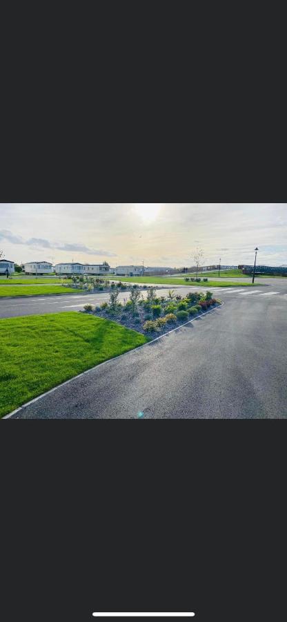 Summer Breeze Deluxe Caravan Rental Saint Osyth Екстериор снимка