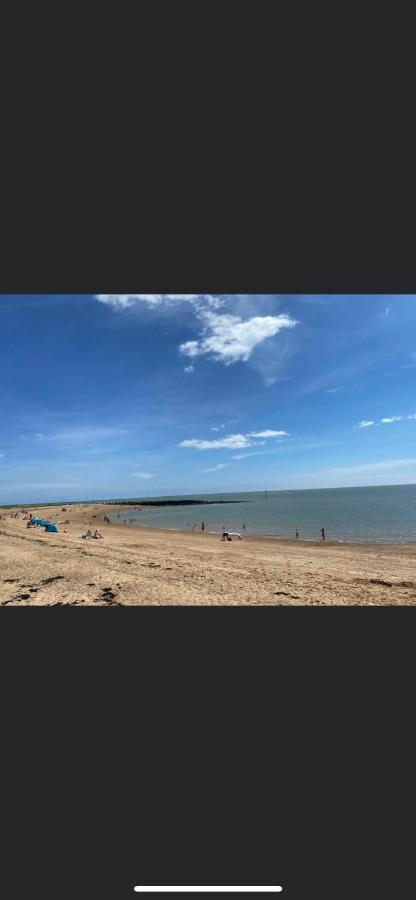 Summer Breeze Deluxe Caravan Rental Saint Osyth Екстериор снимка